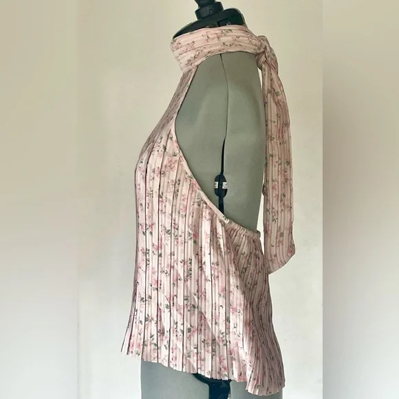Wayf Floral Halter Top, accordion pleats, tie around neck,pink camellias, S, EUC - Picture 4 of 11